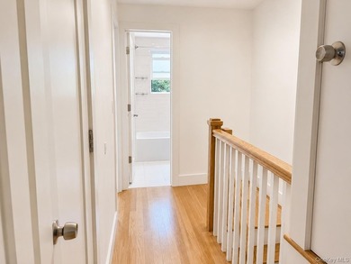 Welcome to this charming, beautifully renovated three-bedroom - photo 7