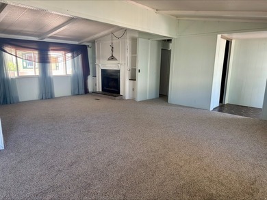 Welcome home to this spacious and inviting 1,799 sq. ft. modular - photo 2