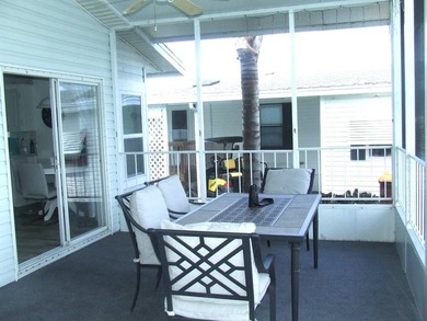 SPECTACULAR VIEW OF THE LAKE-LARGE 3 BEDROOM/ 2 BATH- LAMINATE - photo 11