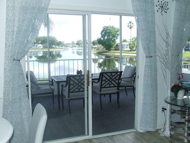 SPECTACULAR VIEW OF THE LAKE-LARGE 3 BEDROOM/ 2 BATH- LAMINATE - photo 12