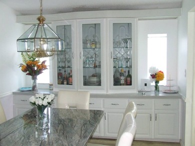SPECTACULAR VIEW OF THE LAKE-LARGE 3 BEDROOM/ 2 BATH- LAMINATE - photo 17