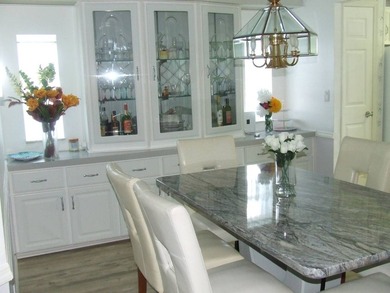 SPECTACULAR VIEW OF THE LAKE-LARGE 3 BEDROOM/ 2 BATH- LAMINATE - photo 18