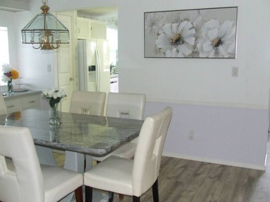 SPECTACULAR VIEW OF THE LAKE-LARGE 3 BEDROOM/ 2 BATH- LAMINATE - photo 19