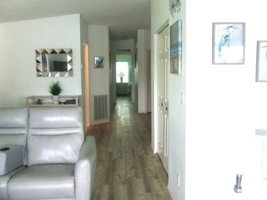 SPECTACULAR VIEW OF THE LAKE-LARGE 3 BEDROOM/ 2 BATH- LAMINATE - photo 22