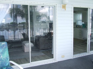 SPECTACULAR VIEW OF THE LAKE-LARGE 3 BEDROOM/ 2 BATH- LAMINATE - photo 25