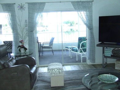 SPECTACULAR VIEW OF THE LAKE-LARGE 3 BEDROOM/ 2 BATH- LAMINATE - photo 26