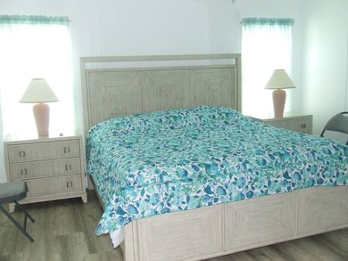 SPECTACULAR VIEW OF THE LAKE-LARGE 3 BEDROOM/ 2 BATH- LAMINATE - photo 34