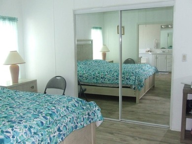 SPECTACULAR VIEW OF THE LAKE-LARGE 3 BEDROOM/ 2 BATH- LAMINATE - photo 36
