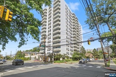 WELCOME TO 1A AT THE WHITEMAN HOUSE IN FORT LEE! THIS IS A - photo 1