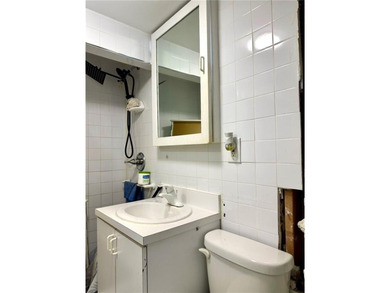 Prime redevelopment opportunity with strong future value - photo 22