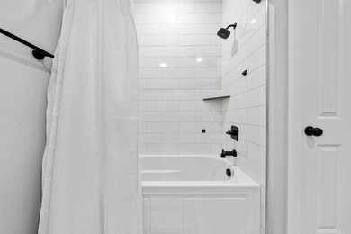 Welcome to this beautiful 3-bedroom, 2.5-bath lakefront retreat - photo 22