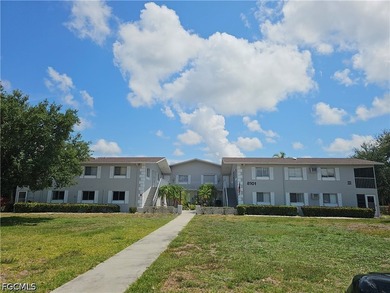 Bright & Airy End-Unit Condo in Prime Location! Inviting 2nd - photo 3
