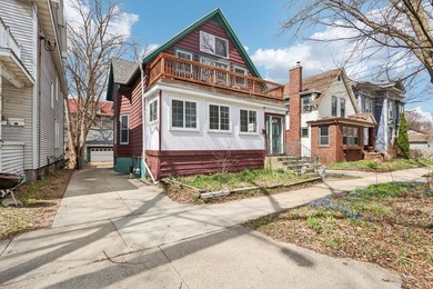 Exceptional east side residence just moments from the lake - photo 3