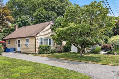 This lovingly maintained, one level home offers the ideal - photo 2