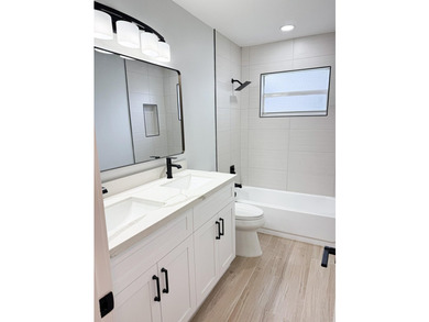 Beautifully updated 3-bedroom, 1-bathroom home in Lake Worth - photo 11