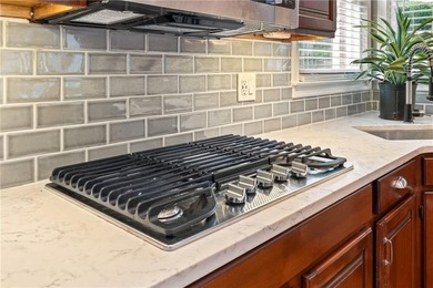 Impeccable, beautifully updated 4BR/2BA ranch in the heart of - photo 13