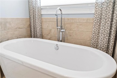 Impeccable, beautifully updated 4BR/2BA ranch in the heart of - photo 27
