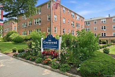 Welcome to the The Crescent, Luxury Cooperative Residence! This - photo 2