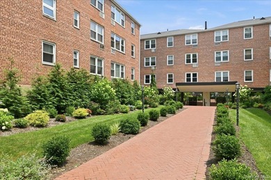 Welcome to the The Crescent, Luxury Cooperative Residence! This - photo 3