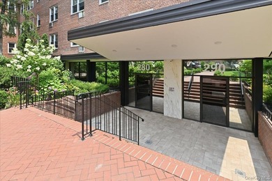 Welcome to the The Crescent, Luxury Cooperative Residence! This - photo 4