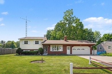 Welcome to 406 Woodlark in Galesburg! This spacious 3-bedroom, 1 - photo 3