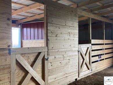 Welcome to your dream hobby farm! This beautiful 3 bed, 2 bath - photo 12
