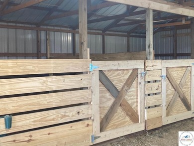 Welcome to your dream hobby farm! This beautiful 3 bed, 2 bath - photo 14
