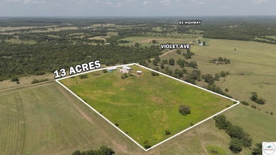 Welcome to your dream hobby farm! This beautiful 3 bed, 2 bath - photo 26