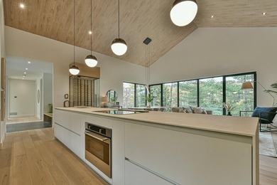 Where dreams come true. Prestigious waterfront property on a - photo 11