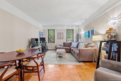 Welcome home to this warm, sunny, one bedroom at the Thomas - photo 1