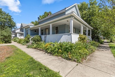 Opportunity awaits with this spacious 3-bedroom, 2-bath home - photo 4