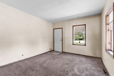 Opportunity awaits with this spacious 3-bedroom, 2-bath home - photo 5