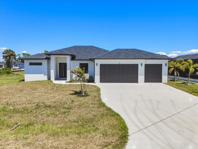 Rotonda West Lakes and Canals Home For Sale in Rotonda West Florida