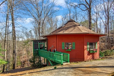 Charming Ellijay Mountain Retreat 2 BR with Loft,2 1/2 BA 2,144