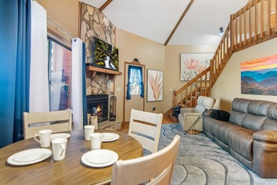 Charming Ellijay Mountain Retreat 2 BR with Loft,2 1/2 BA 2,144