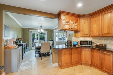Charming, cared-for, and full of curb appeal, this Ridge - photo 14