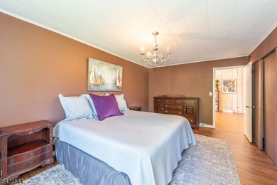 Welcome to your perfect lakefront RANCH retreat! This charming - photo 17