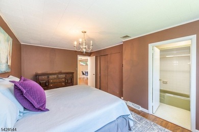 Welcome to your perfect lakefront RANCH retreat! This charming - photo 18