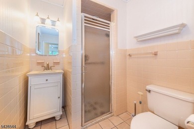 Welcome to your perfect lakefront RANCH retreat! This charming - photo 23