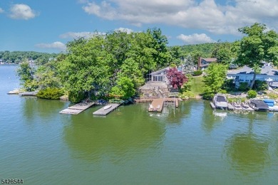 Welcome to your perfect lakefront RANCH retreat! This charming - photo 26