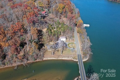 Waterfront living at its finest! This spacious 3-bedroom, 2-bath - photo 3
