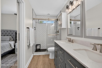 Welcome home to this lovely & thoughtfully renovated 3 bed, 2 - photo 33