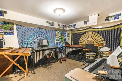 Imagine returning home in sought-after North Asheville. A - photo 34