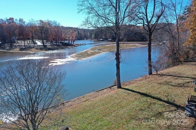 Waterfront living at its finest! This spacious 3-bedroom, 2-bath - photo 6