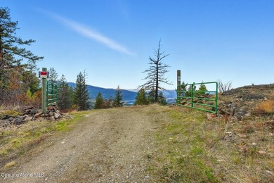 This extraordinary 21-acre mountain retreat offers panoramic - photo 49