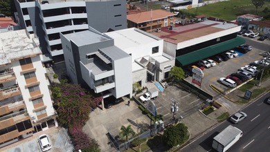 Commercial building with 3 levels: basement, ground floor and - photo 4