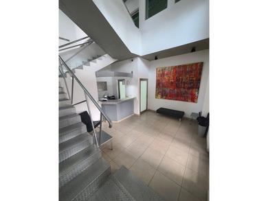 Commercial building with 3 levels: basement, ground floor and - photo 5