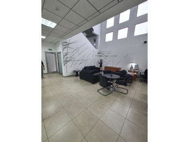 Commercial building with 3 levels: basement, ground floor and - photo 6