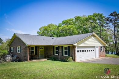 Lake Home For Sale in Hartwell, Georgia