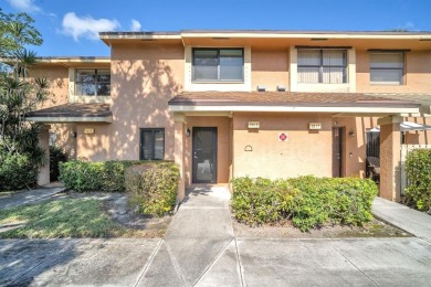 Lake Townhome/Townhouse For Sale in Pompano Beach, Florida